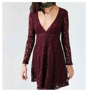 EUC Urban Outfitters Kimchi Blue Dress 2 Burgundy Red Floral Lace Fit & Flare